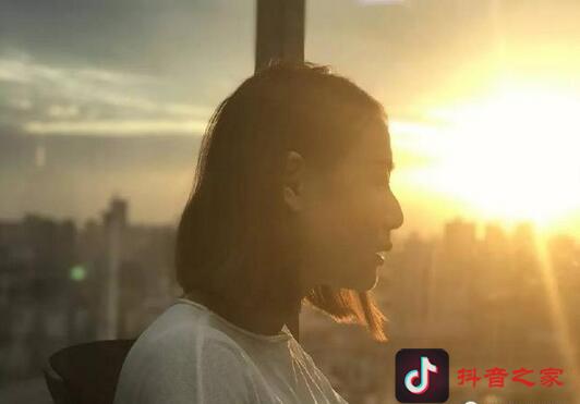 抖音里面热门视频牌照技巧