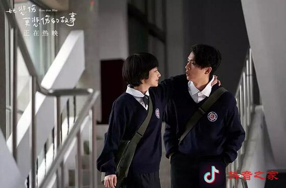 抖音热搜第一《比悲伤更悲伤的故事》讲的是什么？