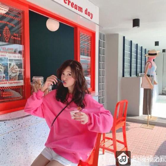 张子萱抖音泄露一秘密，网友: 这狗粮吃的猝不及防！