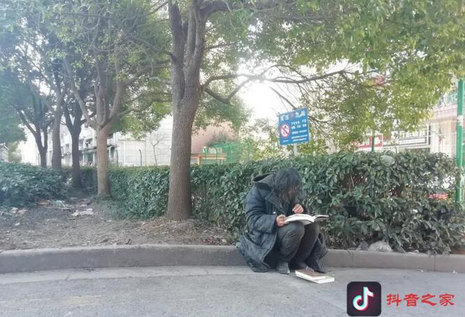 沈老师抖音超火上海“博学”流浪汉他是灵魂最干净的人