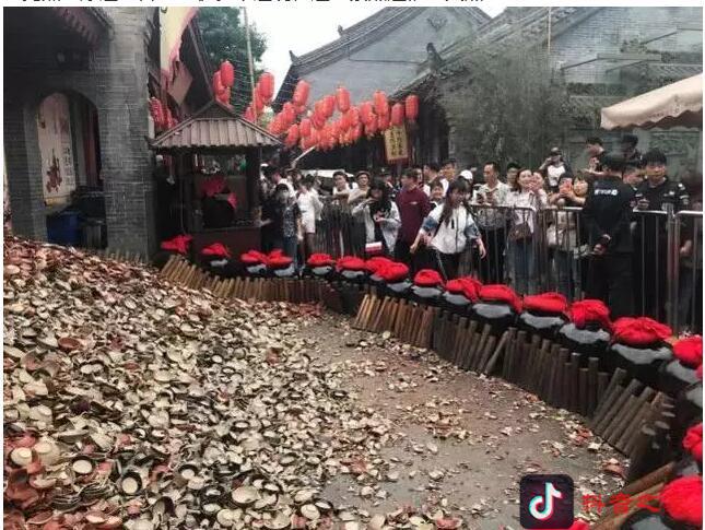 抖音最火西安摔碗酒如今却是这样的景象