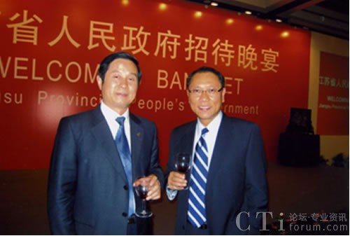 飞翱集团CEO 黄有权先生与江苏省副省长史和平先生畅谈苏港两地经验